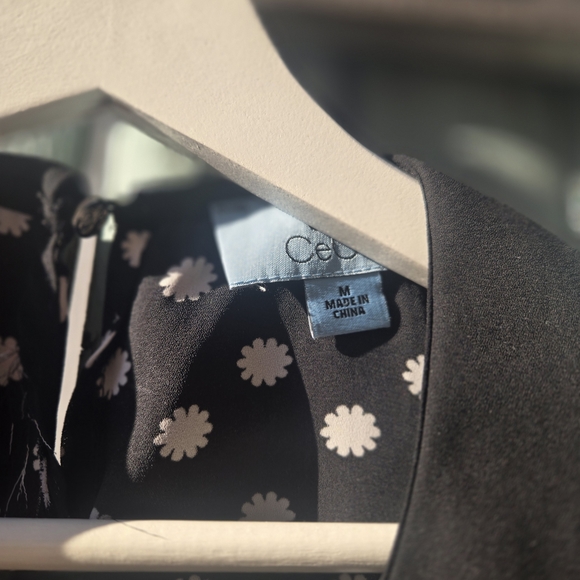 CeCe Black White Daisy Print Sleeveless Blouse Peter Pan Collar Size M - Picture 4 of 4